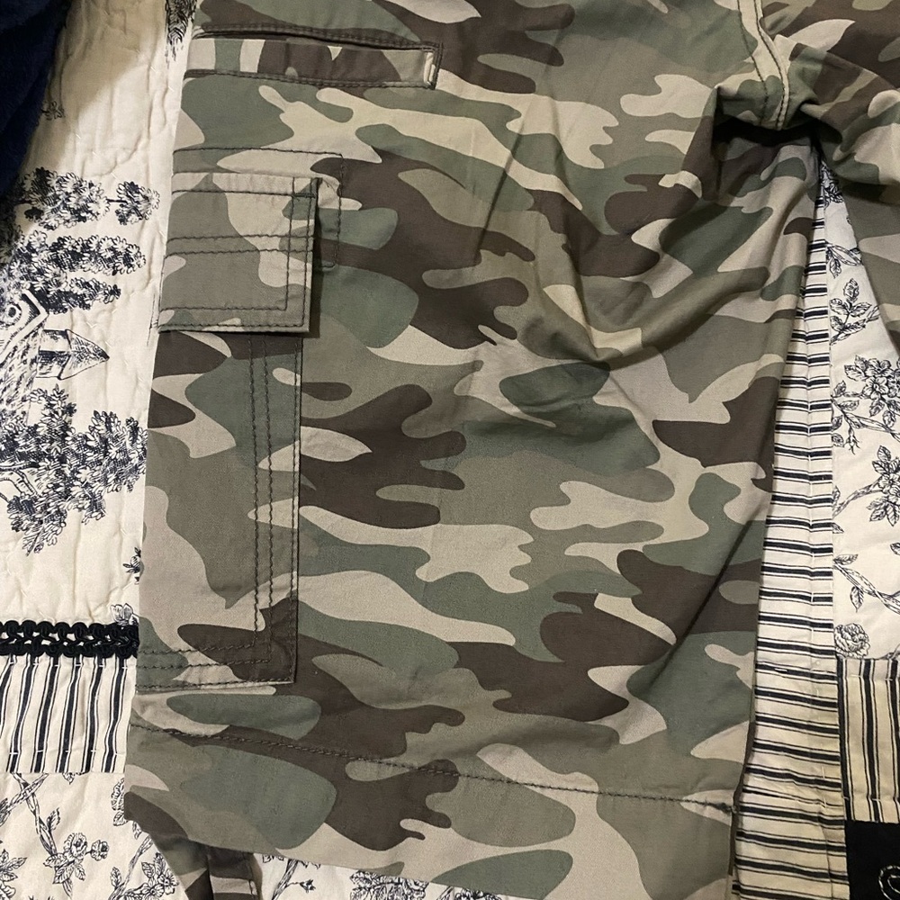 George Olive and Black Cargo Shorts - Picture 6 of 8